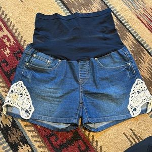 Maternity shorts